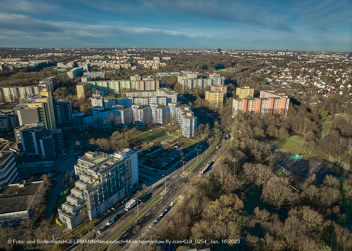 16.01.2023 - Marx-Zentrum mit Grundschule und Umgebung